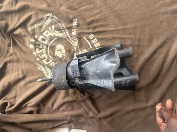 Nissan Murano 2005 Engine Seat · Photo 1