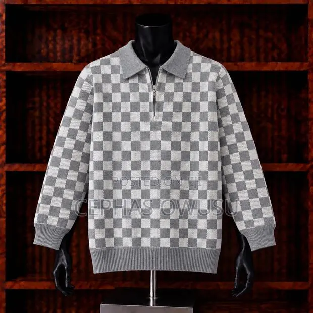 Quarter Zip Sweatshirt · Photo 3
