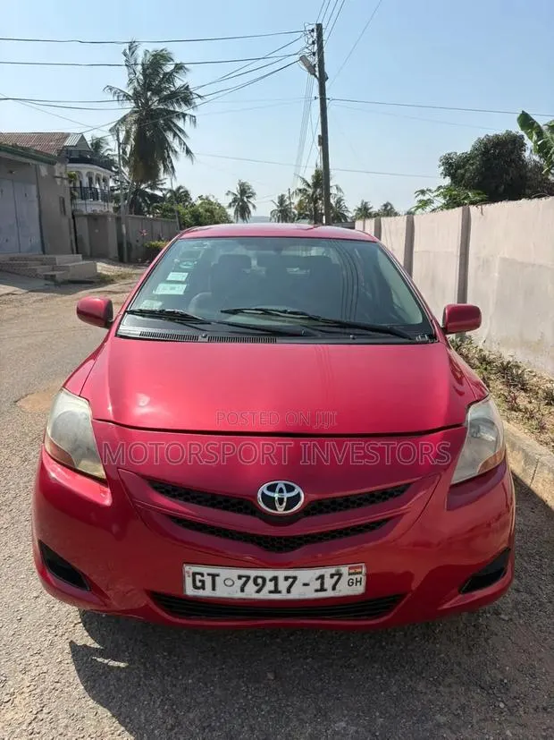 Toyota Yaris Base Sedan 4dr 2010 Red · Photo 1