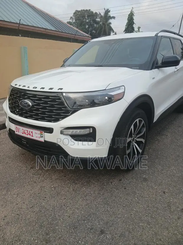 Ford Explorer 2023 White · Photo 1