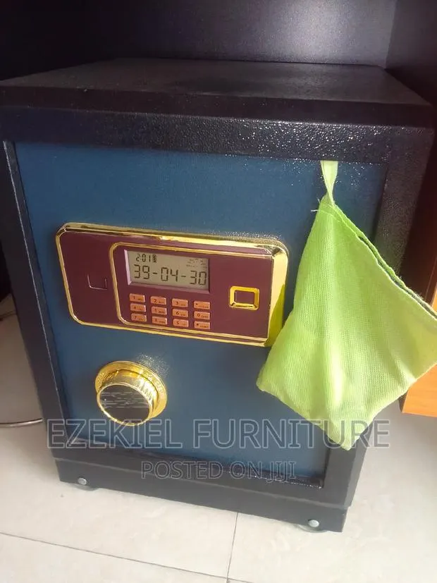 Money Safe · Photo 1