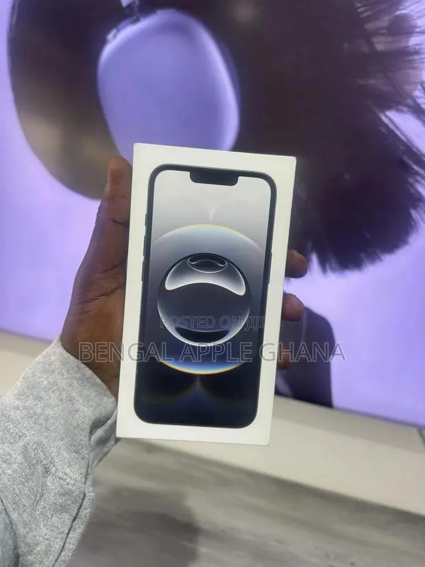 New Apple iPhone 16e 128 GB Black · Photo 1