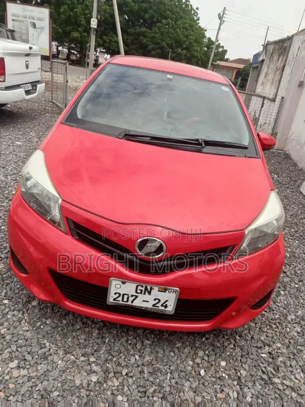 Toyota Vitz 1.5 FWD 5dr 2012 Red · Photo 1