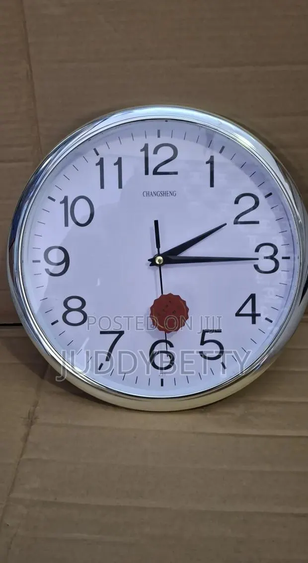 Spy Clock Camera · Photo 1