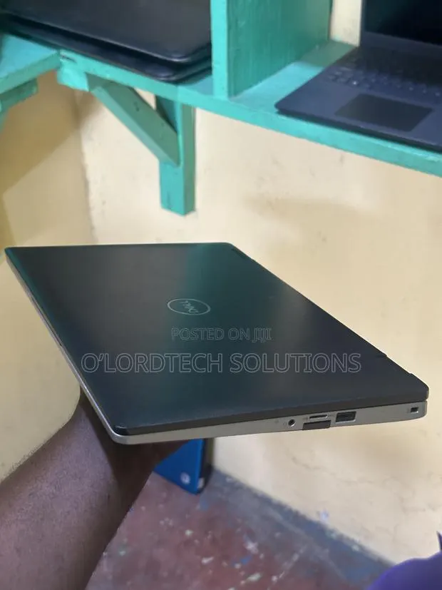 Laptop Dell Latitude 5300 2-in-1 16GB Intel Core i7 SSD 256GB · Photo 1