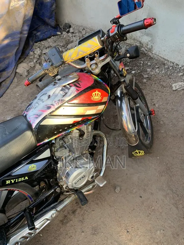 New Royal RY125 2026 Black · Photo 1