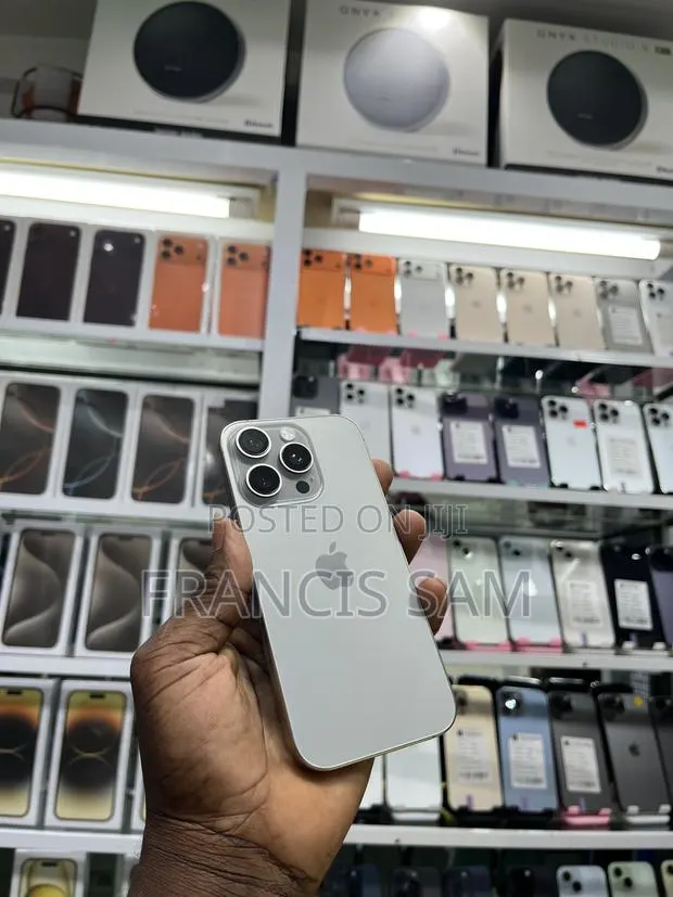 Apple iPhone 16 Pro 128 GB Silver · Photo 1