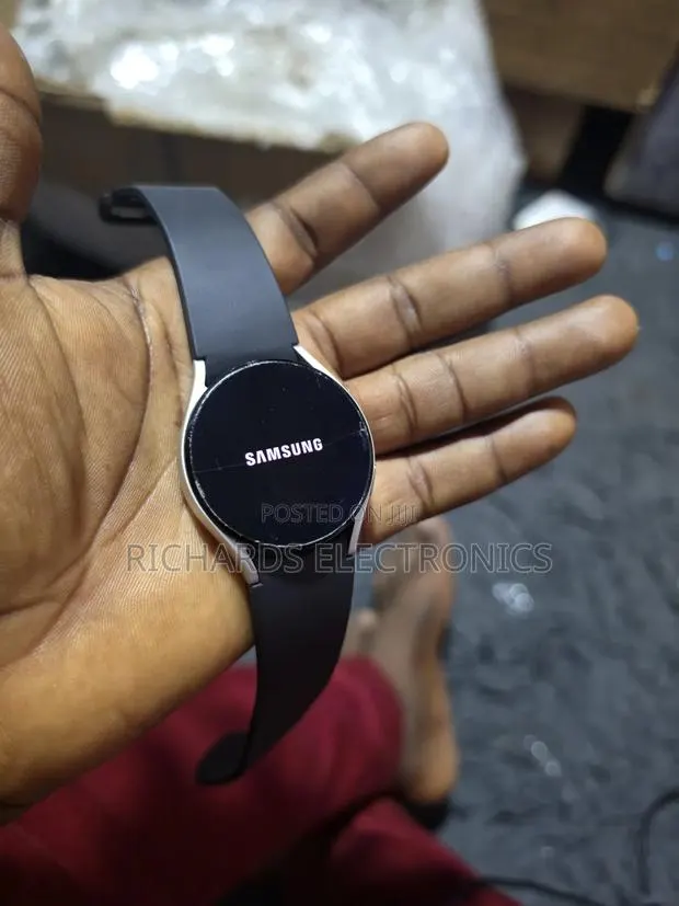 Samsung Galaxy Watch 4 · Photo 1