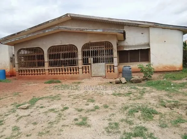 5bdrm House in Brother K Estate, Kumasi Metropolitan for sale · Photo 1