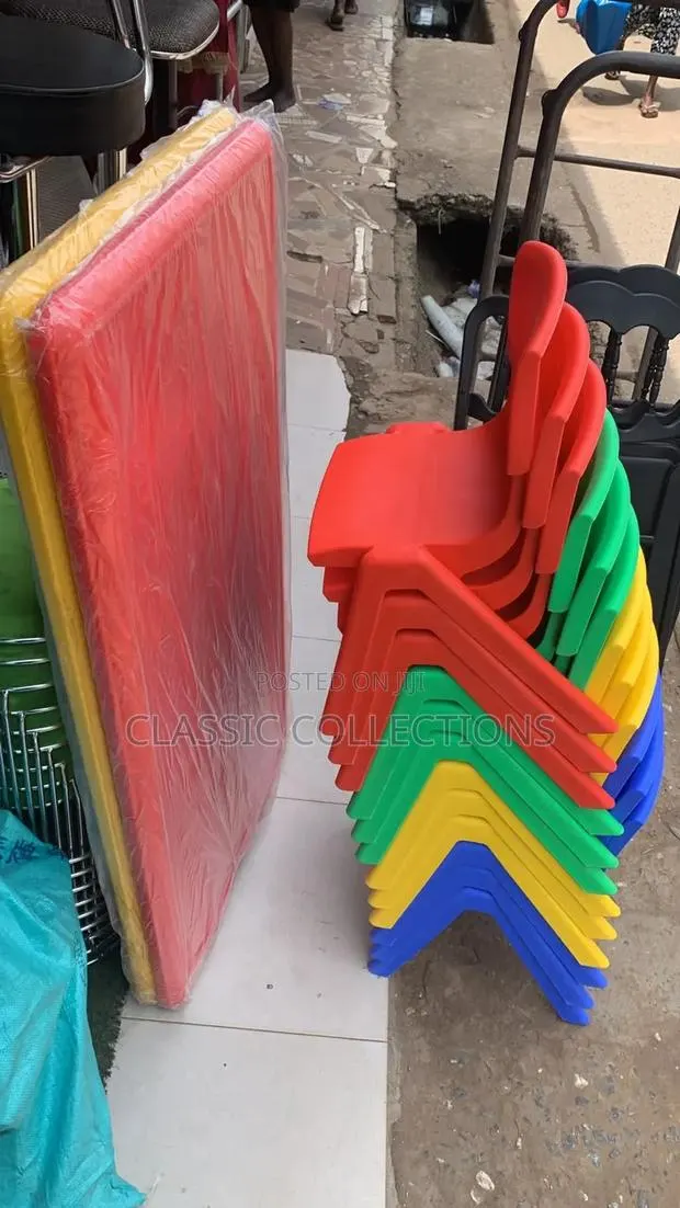 Kids Chairs-Plastic · Photo 1