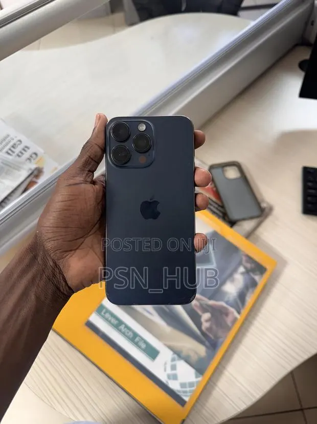 Apple iPhone 15 Pro Max 256 GB Black · Photo 1