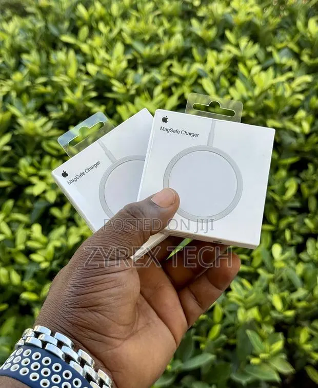 Apple Magsafe Wireless Charging Pad · Photo 1