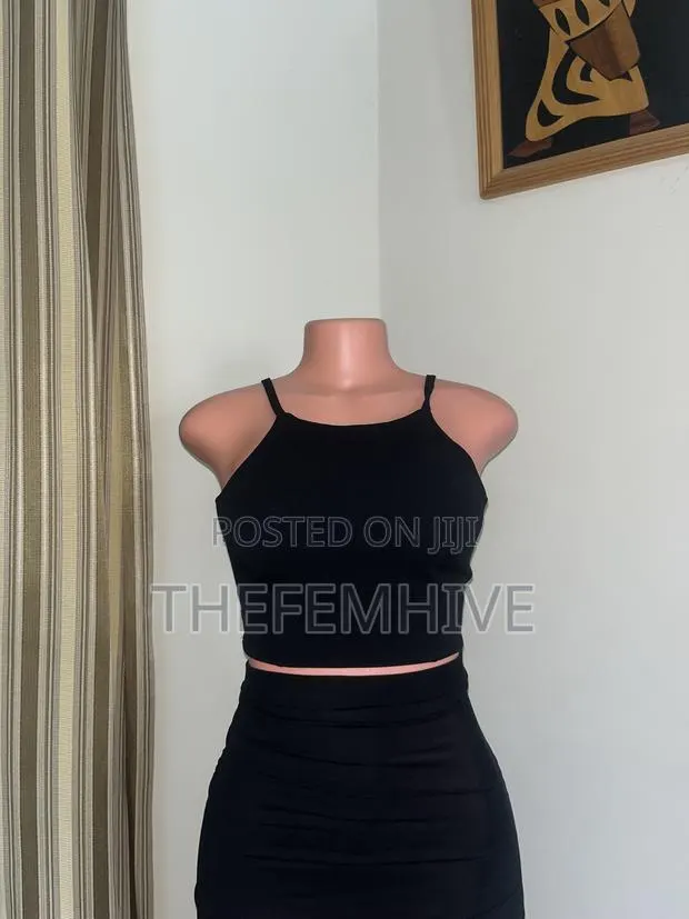 Black Backless Crop Top Thrift · Photo 1