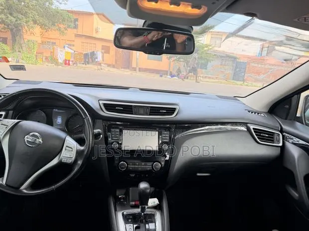 Nissan Qashqai 2018 Brown · Photo 1