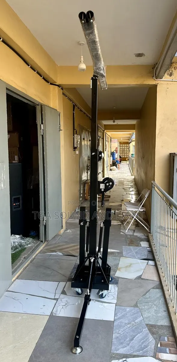 Double T-Bar Stand for Stage Lights. · Photo 1