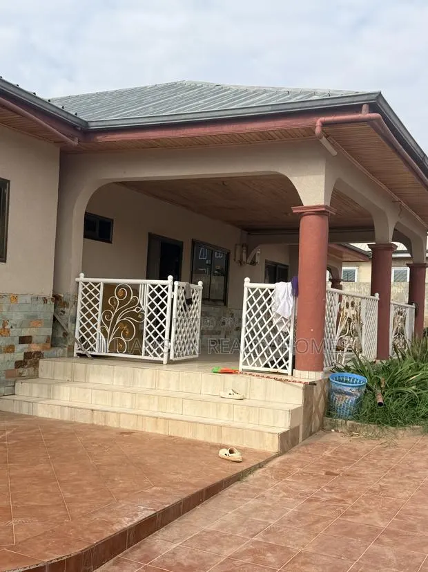 4bdrm House in Hfc Estate Area, Spintex for rent · Photo 1