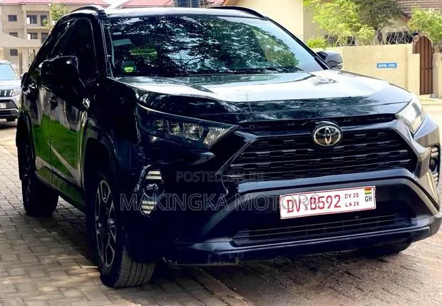 Toyota RAV4 LE FWD 2020 Black · Photo 1
