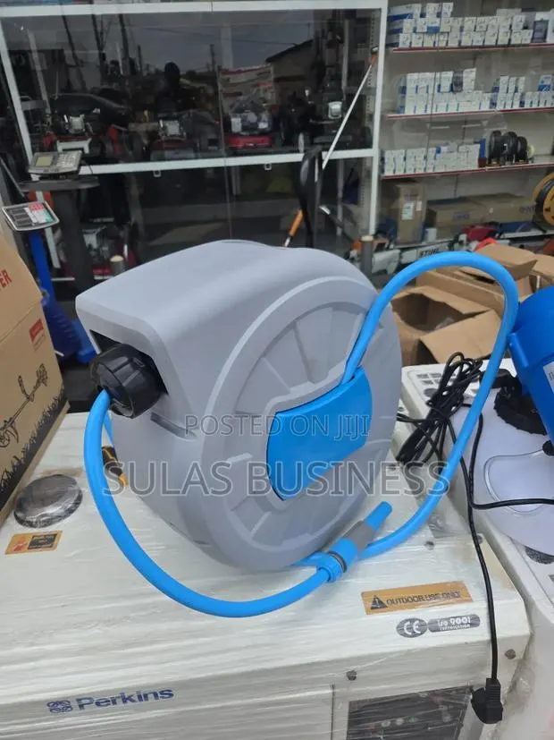 30 Metres Retractable Garden Hose. · Photo 1