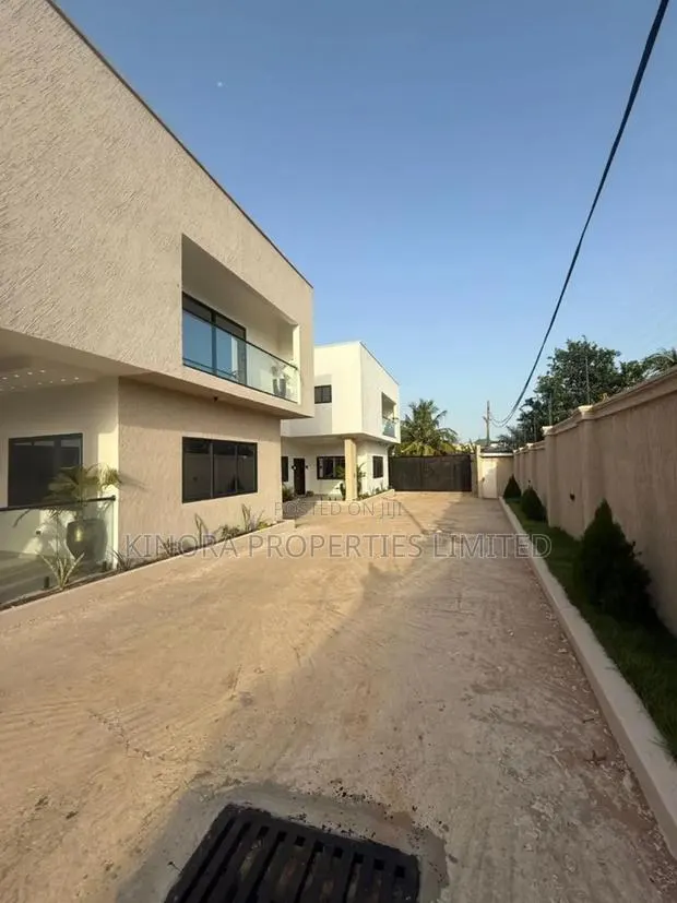 4bdrm Duplex in New York, Oyarifa for rent · Photo 1