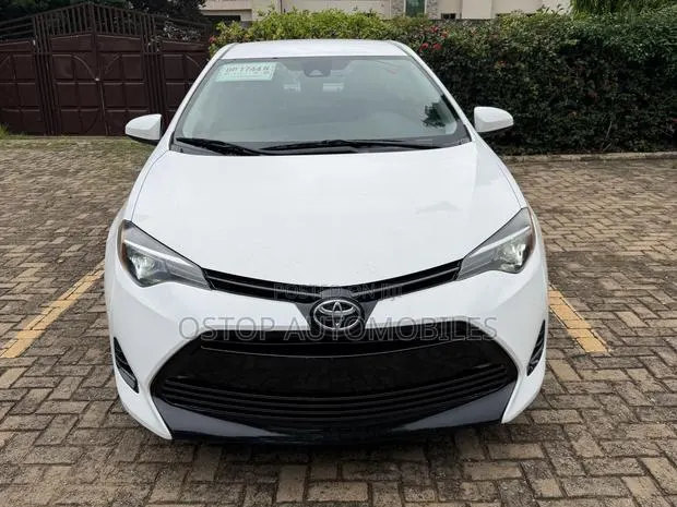 Toyota Corolla LE Eco (1.8L 4cyl 2A) 2019 White · Photo 1