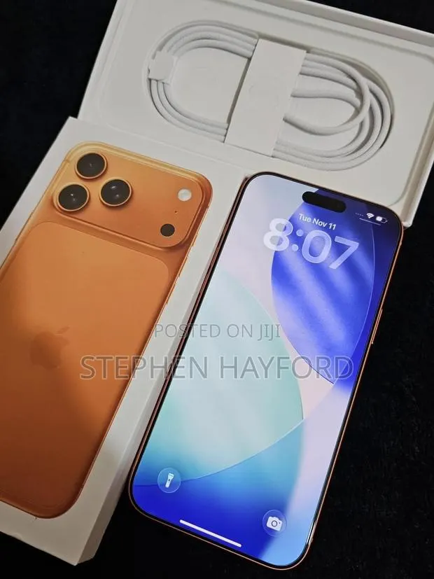 Apple iPhone 17 Pro Max 512 GB Orange · Photo 1