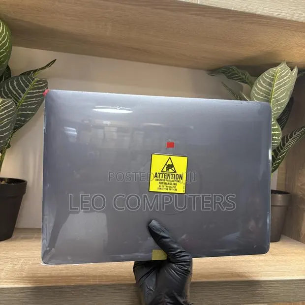 MacBook Pro A1706 Screen Display 13.3” 2017 · Photo 1