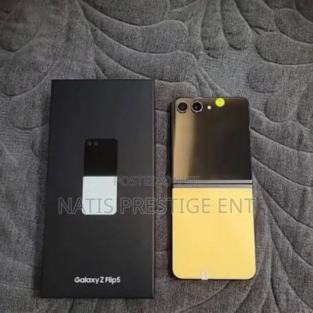 New Samsung Galaxy Z Flip 5 256 GB Yellow · Photo 1