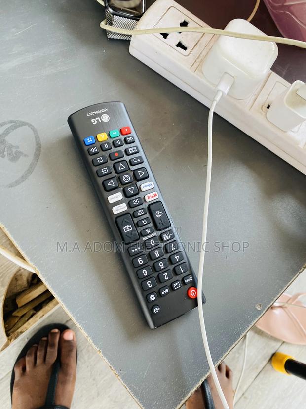 Quality LG Black Remote Control. · Photo 1