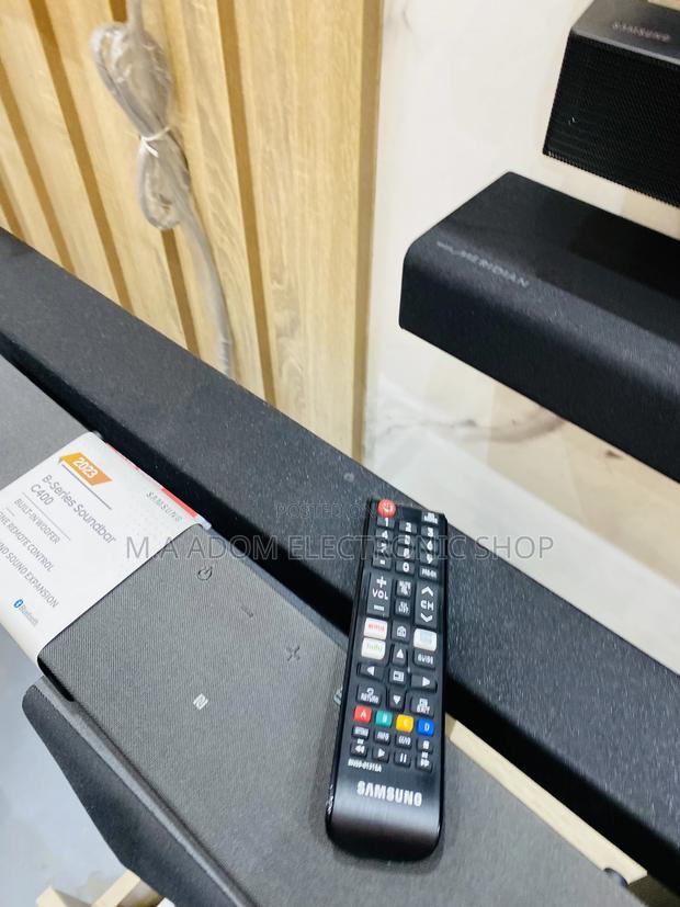 Classic Design Samsung Remote Control. · Photo 1