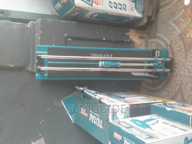 Total Manual Tile Cutter 600mm · Photo 1