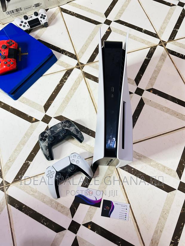 Playstation 5 Standard FC 24, MK 11 Etc · Photo 1