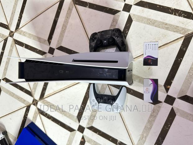Playstation 5 Standard FC 24, MK 11 Etc · Photo 3