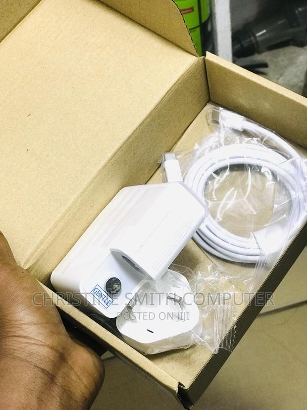 Macbook 87W Usb C Power Adapter · Photo 1