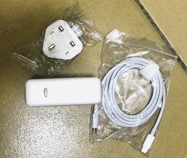 Macbook 87W Usb C Power Adapter · Photo 2