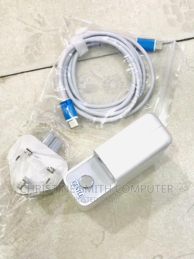 Macbook 87W Usb C Power Adapter · Photo 3