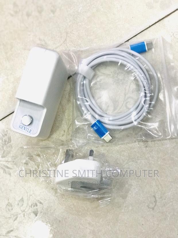 Macbook 87W Usb C Power Adapter · Photo 4