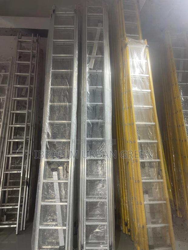 Fiberglass Heavy Duty Ladder · Photo 1
