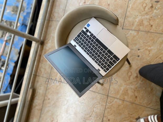 New Laptop Samsung Chromebook 3 11 4GB Intel Celeron SSD 40GB · Photo 3