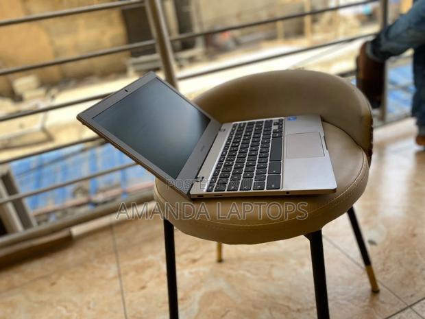 New Laptop Samsung Chromebook 3 11 4GB Intel Celeron SSD 40GB · Photo 5