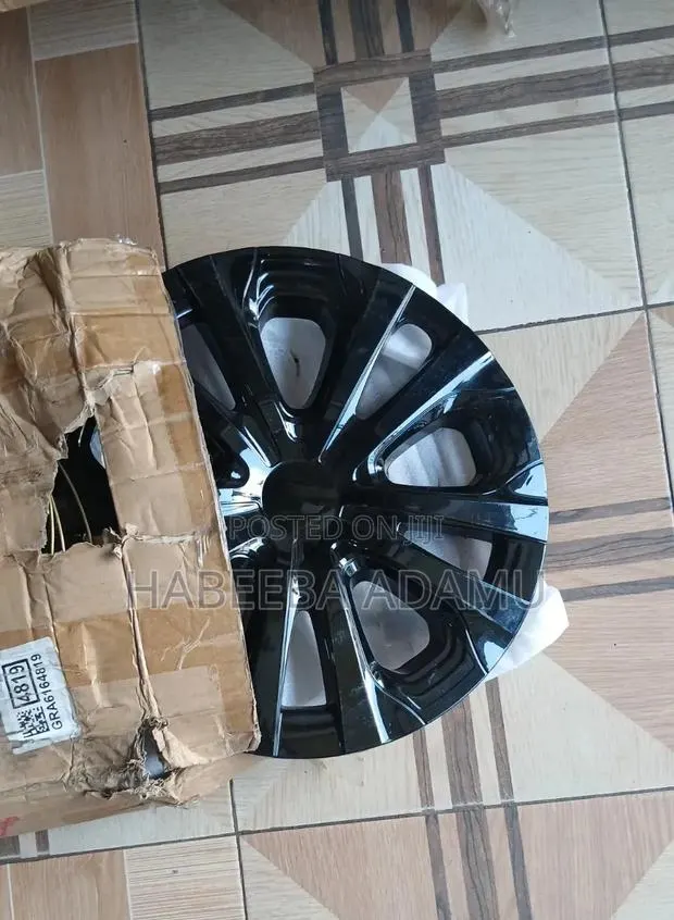 15 Inch Universal Wheel Cover · Photo 1