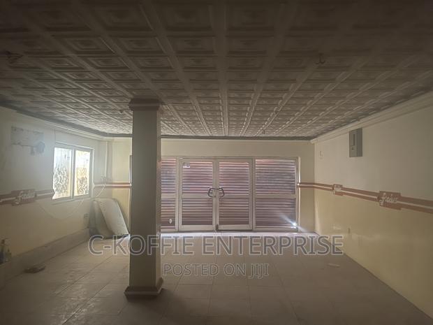Warehouse With Shop 350sq + Office at Accra Close to Road · Photo 1