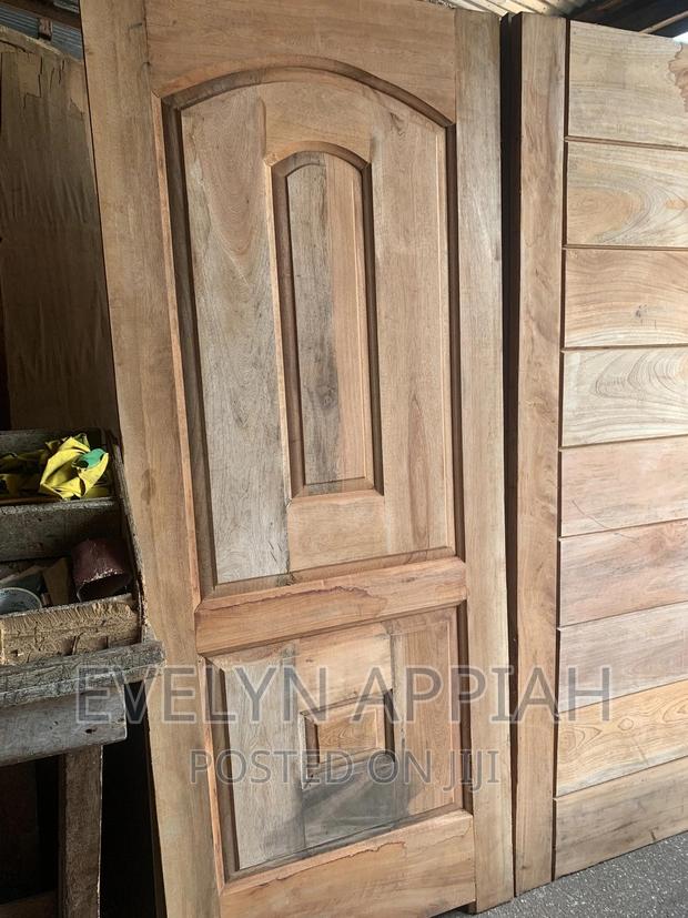 Red Wood Double Door · Photo 3