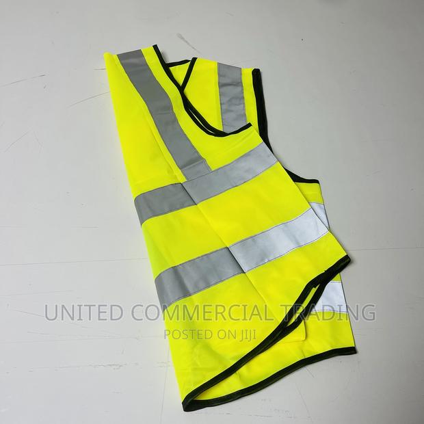 Safety Vest (With Pocket And Zipper) · Photo 3