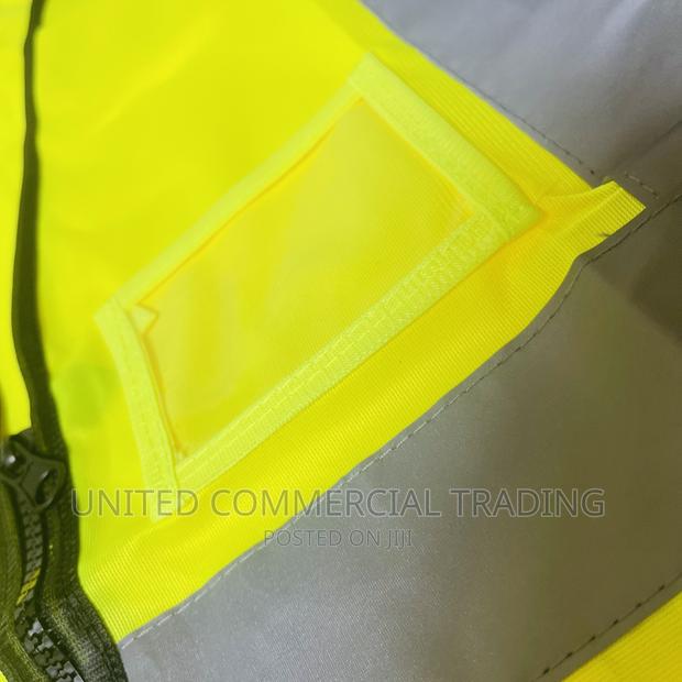Safety Vest (With Pocket And Zipper) · Photo 4