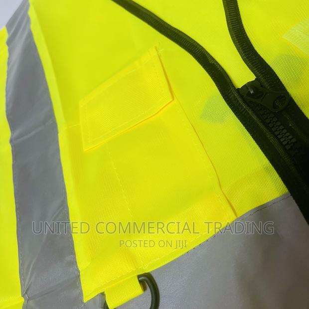 Safety Vest (With Pocket And Zipper) · Photo 6