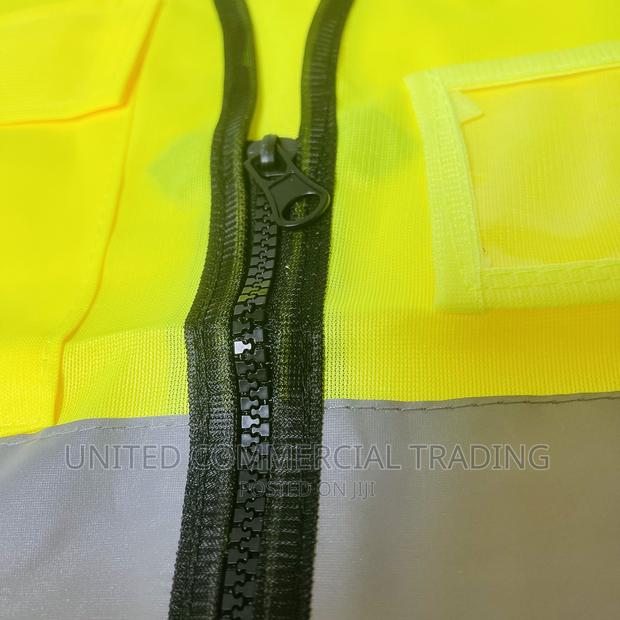 Safety Vest (With Pocket And Zipper) · Photo 2
