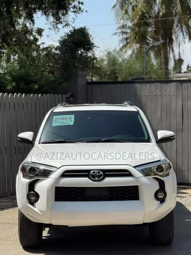 Toyota 4-Runner SR5 Premium 2021 White · Photo 1