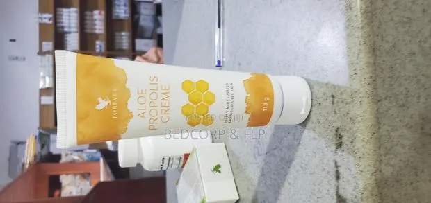Aloe Propolis Creme for Pimples · Photo 1