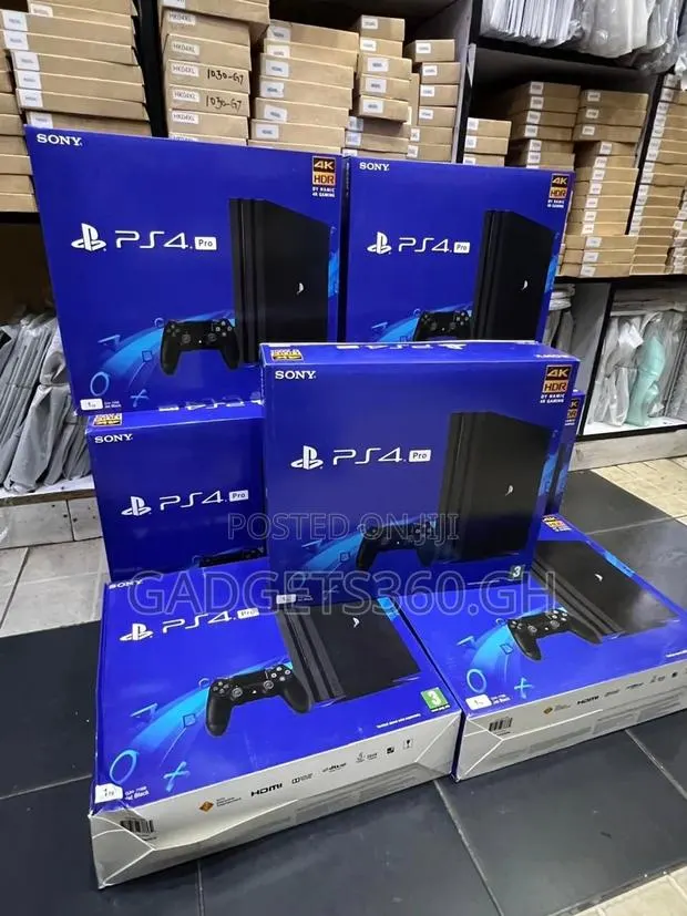 Sony Playstation 4 Pro (1 Terabyte) · Photo 1