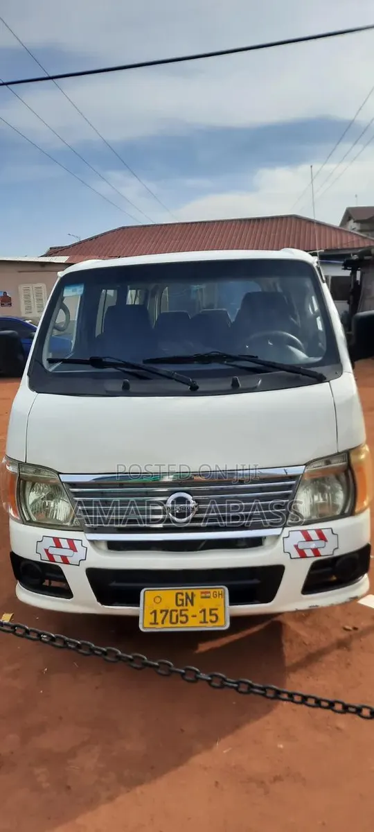 Nissan Caravan (Urvan) 2012 White · Photo 1